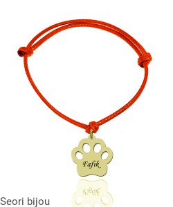 Pozłacana bransoletka na sznurku z łapką i grawerem