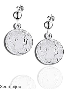 Srebrne kolczyki  sztyfty z kulką z antyczną monetą