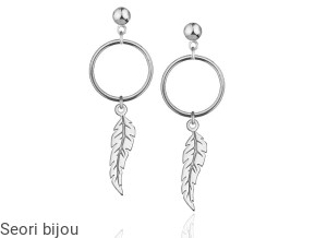 Rodowane kolczyki koła z piórkiem