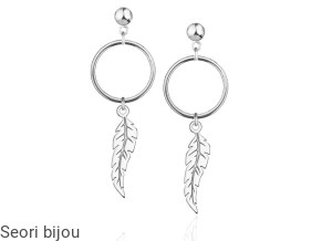 Srebrne kolczyki koła z piórkiem
